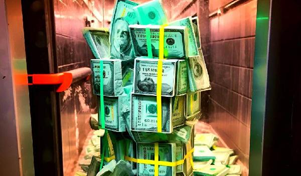 $262,000,000,000 Exits JPMorgan, Wells Fargo, BofA and Citi in One Year As Government Reveals Collapse of Another US Bank