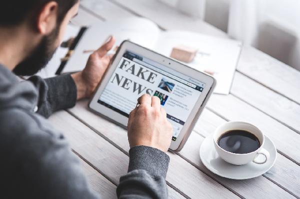 Crypto Fake News: False Claims on Blackrock ETFs and Now Roblox XRP Support – What’s Going On?