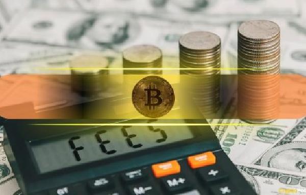 Post-Halving Fee Madness on the Bitcoin Network After the Introduction of Runes