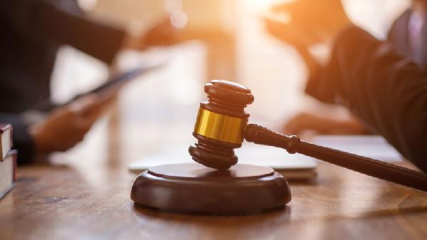 Early EOS Investors Face Big Decision Ahead Of U.S. Class Action