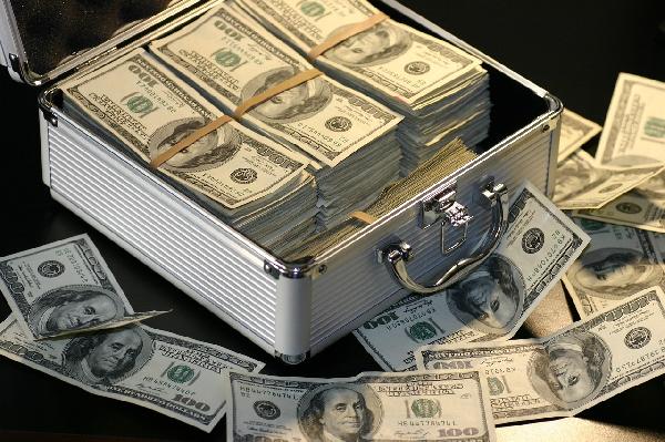 Crypto Billionaires Lose Big Amid SEC‘s 2023 Crackdown on Binance and Coinbase