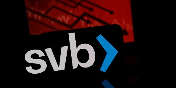 Peter Thiel, Tech Billionaires to Form Bank for Crypto, AI Startups