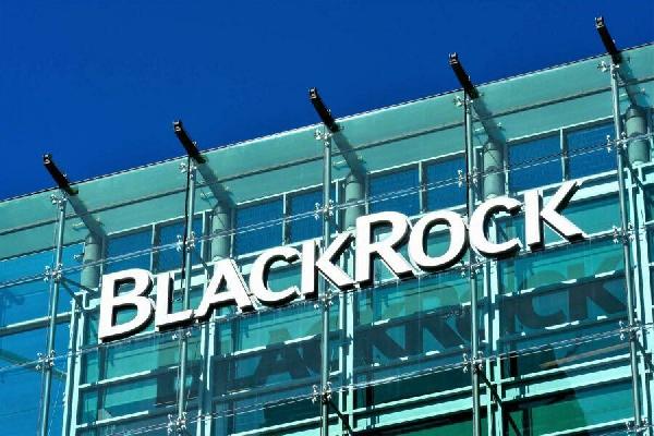 BlackRock CEO Larry Fink Highlights Rising Crypto Demand from Gold Investors