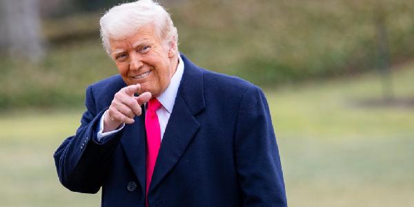 Democratic Senators Demand Ethics Probe Over Trump Meme Coin Dinner