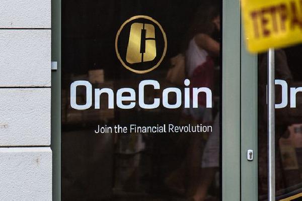 OneCoin‘s Legal Head Charged in Fraud Extradited to U.S.