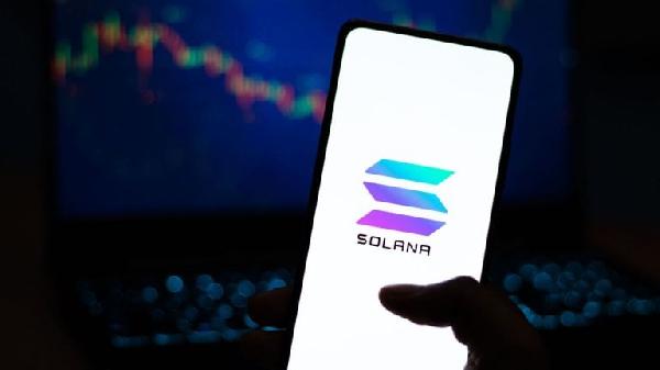 Biggest Movers: SOL up 5, as LINK Breaks Key Resistance Level on Saturday