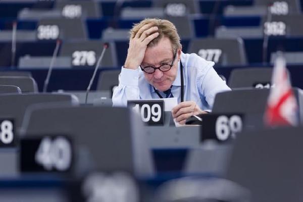 Former Belgian Finance Minister Calls for Crypto Ban in Wake of Banking Crisis
