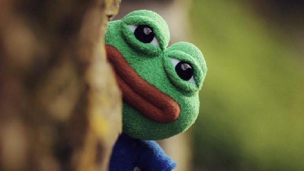 Meme Coin PEPE‘s Market Cap Surpasses $1B with 896 Surge Over the Past Week