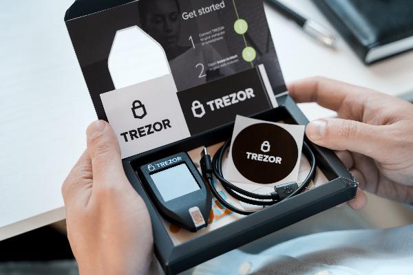 Trezor Sales Skyrocket by 900 Despite Reddit Scam Warnings