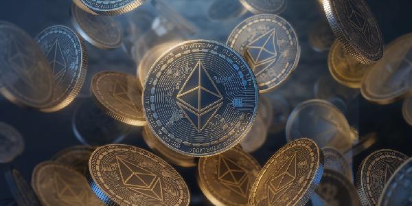 Ethereum and Dogecoin Lead Altcoin Rally as Bitcoin Retakes $100K