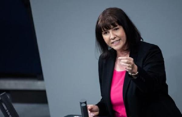 HODL Instead of Sell: German MP Criticizes Government’s Approach of Selling Bitcoin