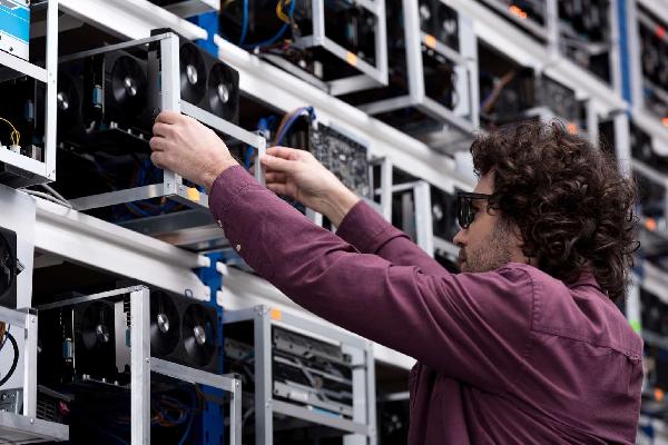 Student by Day, Crypto Miner by Night: NYU Undergrad’s $6 Million Empire