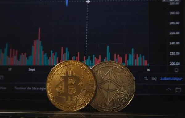 ETH Outpaces BTC in Long-Term Holder Retention Throughout 2024: ITB