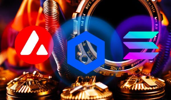 Crypto Trader Warns Slow Grind Down Incoming for Solana, Chainlink, Avalanche and One DeFi Altcoin