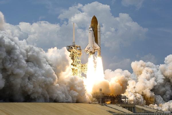 Spaceship Carrying Physical Bitcoin to the Moon Launches, Quickly Runs Into Issues