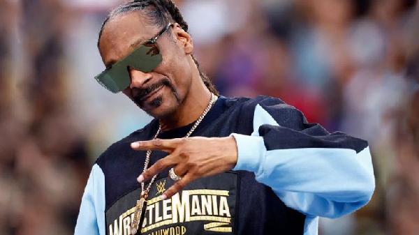 Snoop Dogg Sports Blinged-Out Crypto Hardware Wallet at Wrestlemania 39