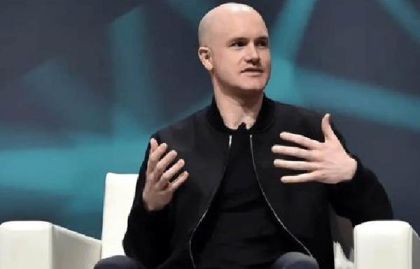 Coinbase CEO Suggests Possible USDT Delisting Under Regulatory Pressure