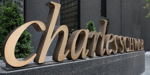 Schwab Wants to Offer Stablecoin Amid Expanding Crypto Services Push: CEO