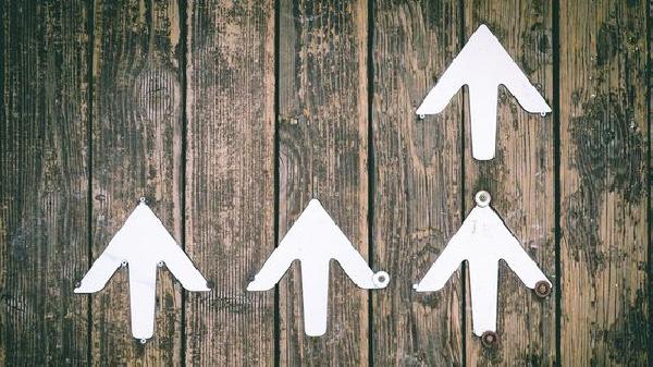 Bitcoin Regains $28K Amid Mildly Encouraging Tech Earnings, Liquidation of Short Positions